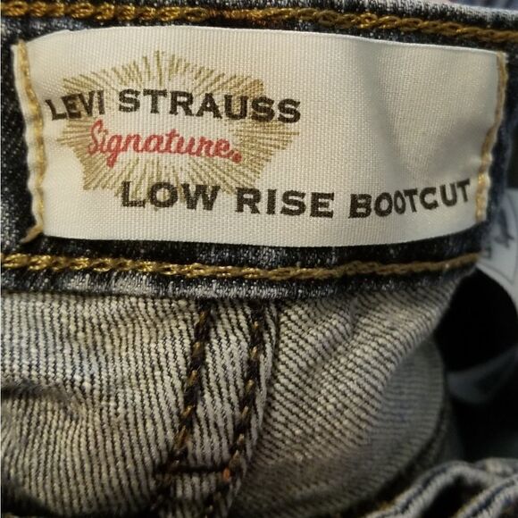 Levis Strauss Women's Size 10 Medium bootcut - Picture 5 of 9